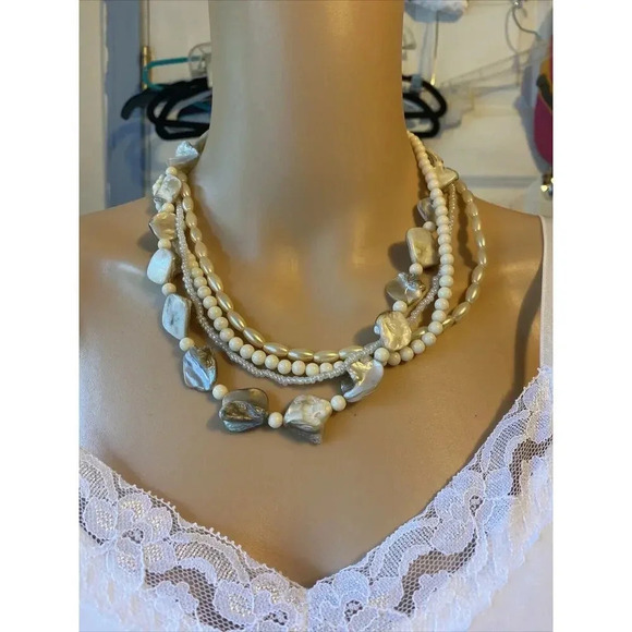 VTG AVON 4Strands TORSADE NECKLACE Gold Tone Creamy Lucite/Faux Pearl/Shell Bead - Picture 7 of 7